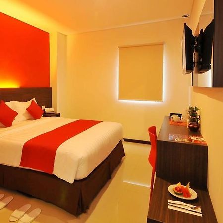Pratama Hotel & Convention Mataram Exterior foto