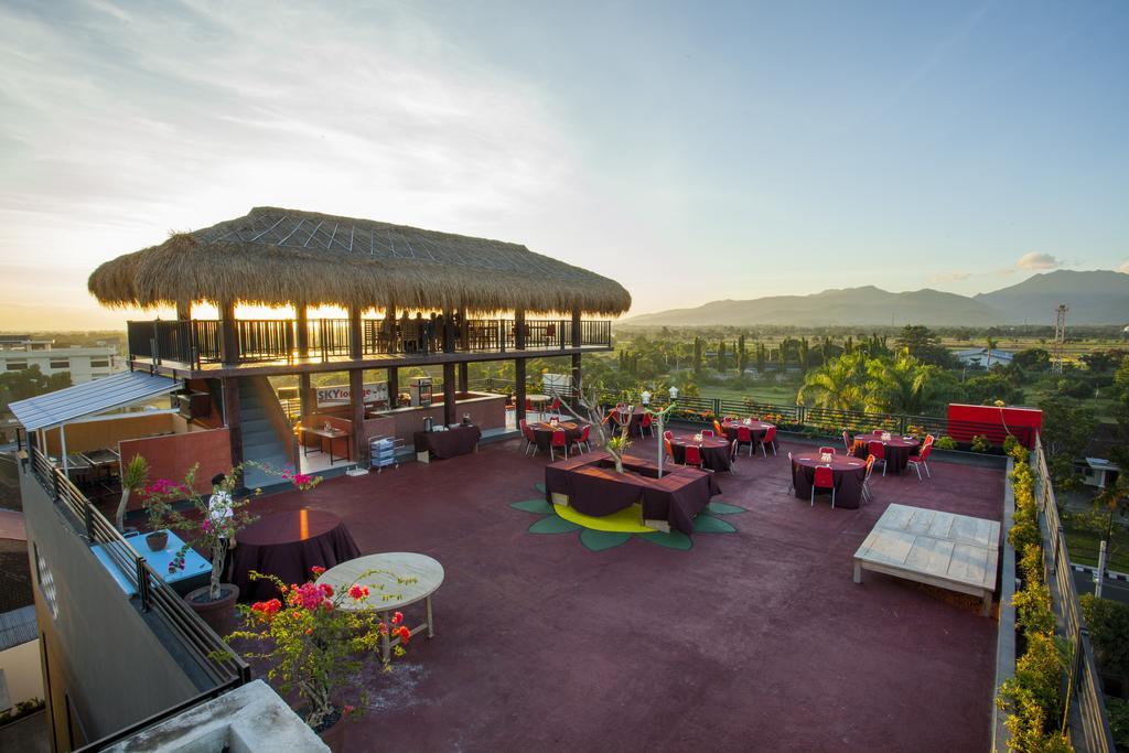 Pratama Hotel & Convention Mataram Exterior foto