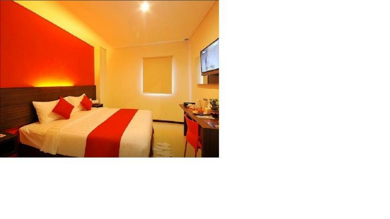 Pratama Hotel & Convention Mataram Exterior foto