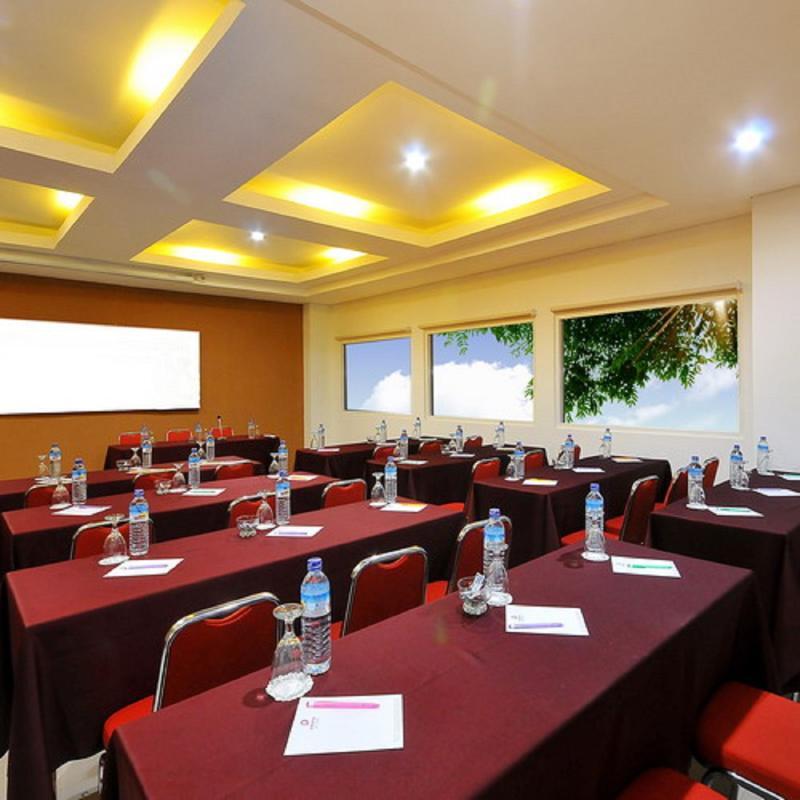 Pratama Hotel & Convention Mataram Exterior foto